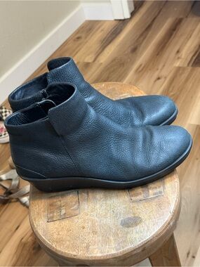 Ecco Black Leather Ankle Boots